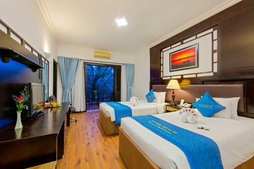 Hotel River Beach Resort & Residences