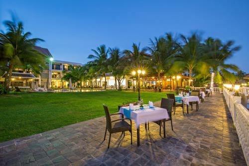 Hotel River Beach Resort & Residences