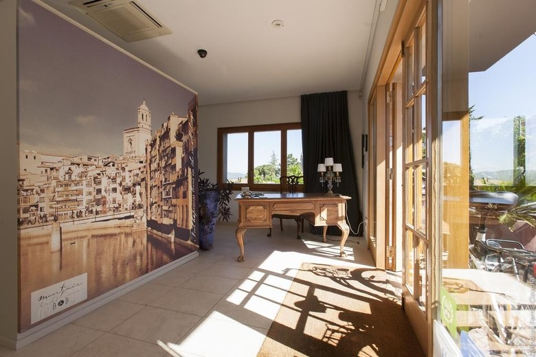 Hostal Montjuic Bed & Breakfast