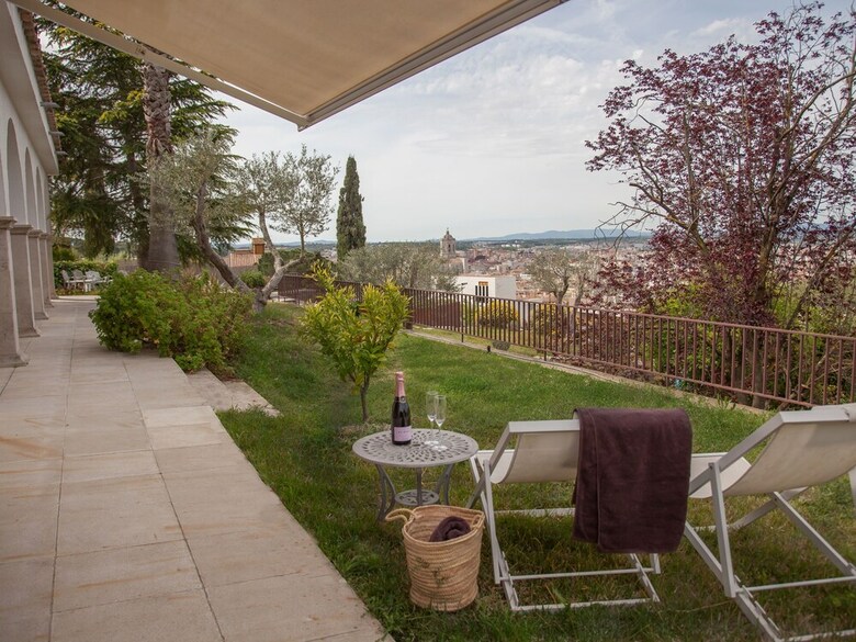 Hostal Montjuic Bed & Breakfast