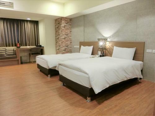 Summer Terminal Hotel