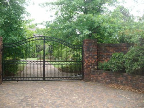 Hostal Oaktree Lodge Guest House