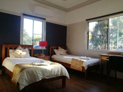 Hostal Pure Land Guest House