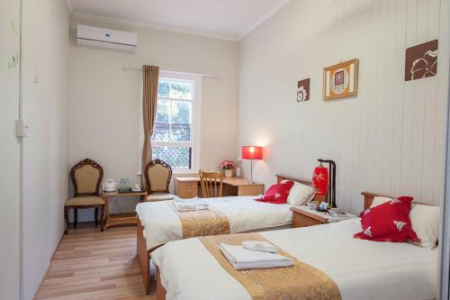 Hostal Pure Land Guest House