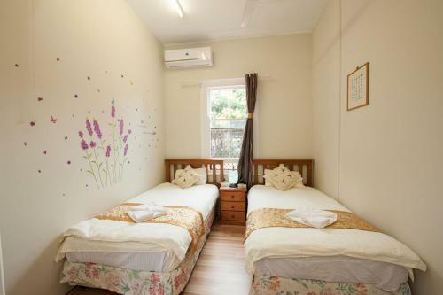 Hostal Pure Land Guest House