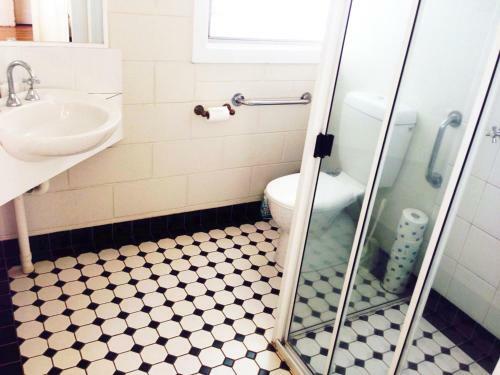 Hostal Pure Land Guest House