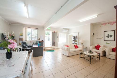 Hostal Pure Land Guest House