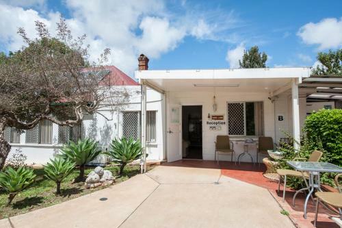 Hostal Pure Land Guest House