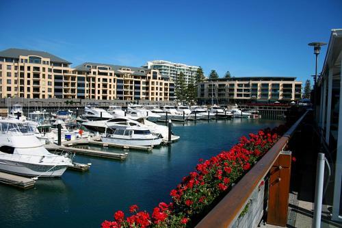 Glenelg Beach Hostel