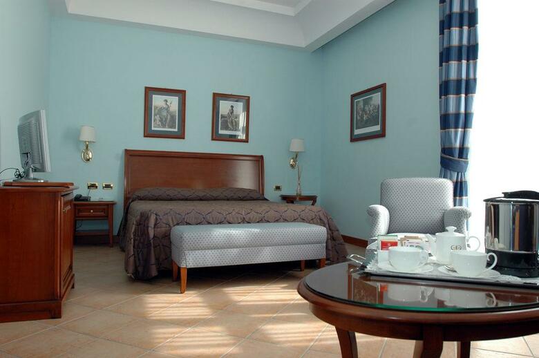 Le Chemin�e Business Hotel