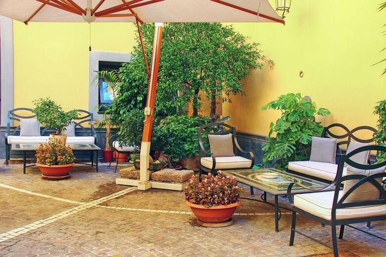 Le Chemin�e Business Hotel