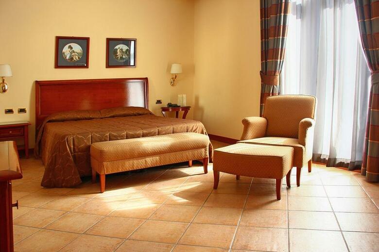 Le Chemin�e Business Hotel