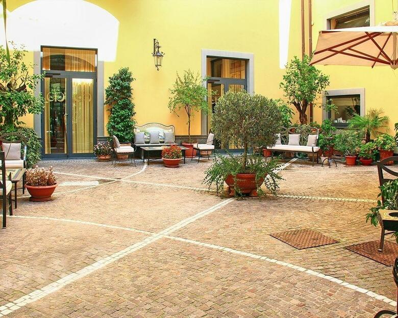 Le Chemin�e Business Hotel