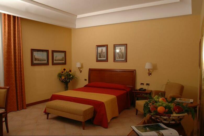 Le Chemin�e Business Hotel