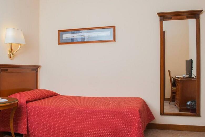 Le Chemin�e Business Hotel
