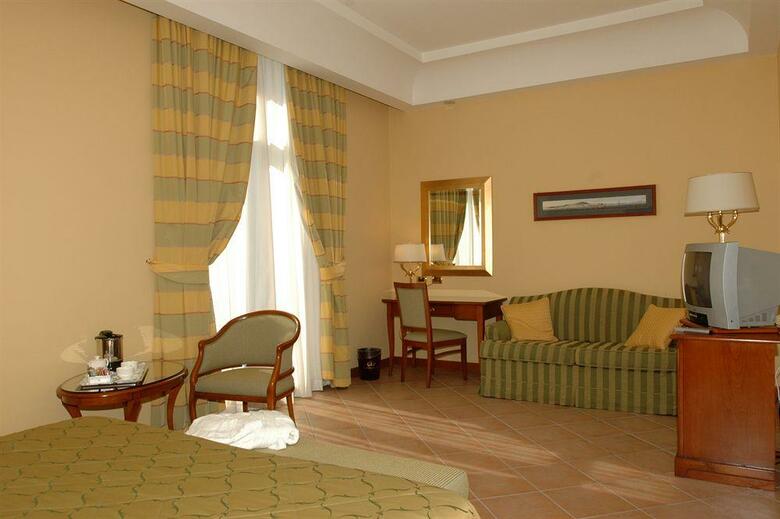 Le Chemin�e Business Hotel
