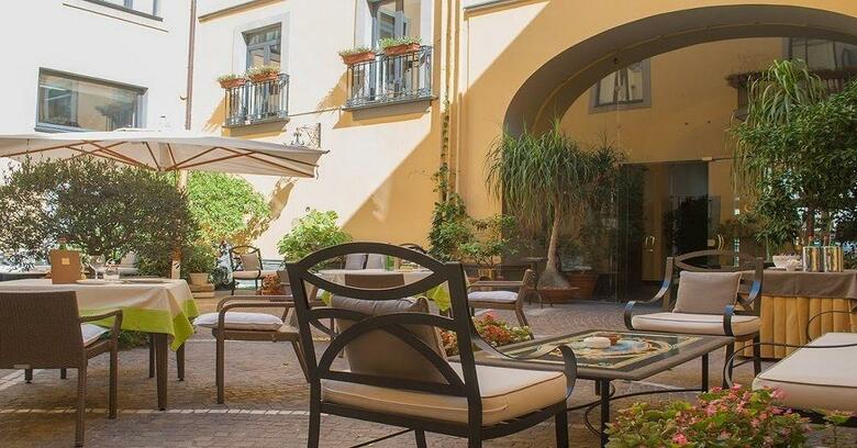 Le Chemin�e Business Hotel