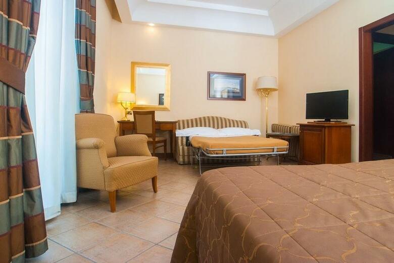Le Chemin�e Business Hotel