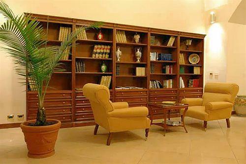 Le Chemin�e Business Hotel