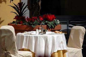 Le Chemin�e Business Hotel