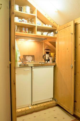 Hostal Alpengruss Apartment - Zimmer