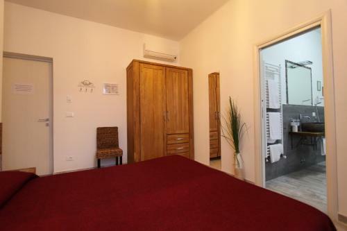 Hostal La Spezia Holidays' Rooms