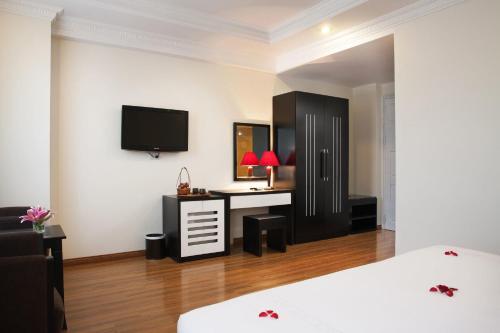 Paramount Hotel