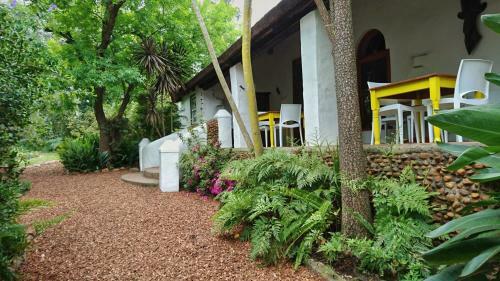 Hostal Old Thatch Lodge