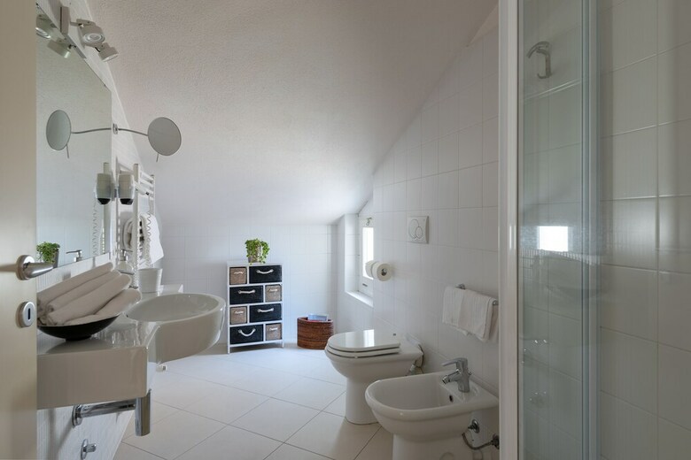 Hostal Vialeromadodici Rooms & Apartments