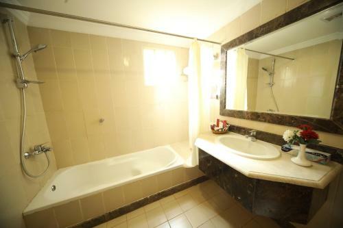 Roshan Al Azhar Hotel