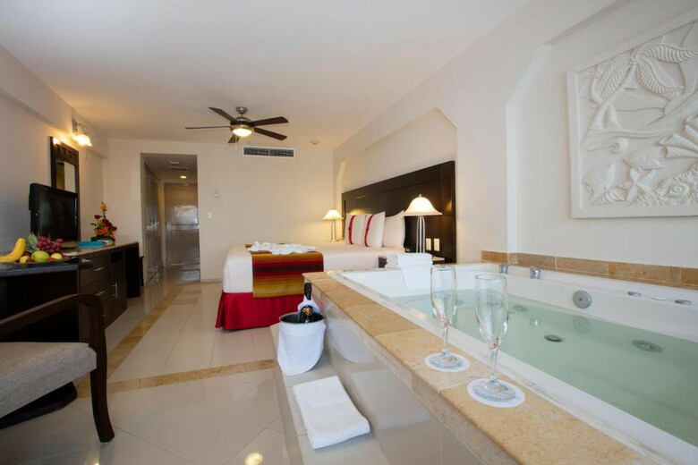 Hotel Crown Paradise Club Cancun All Inclusive