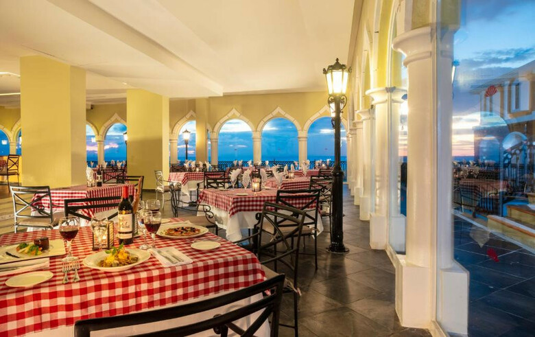 Hotel Crown Paradise Club Cancun All Inclusive