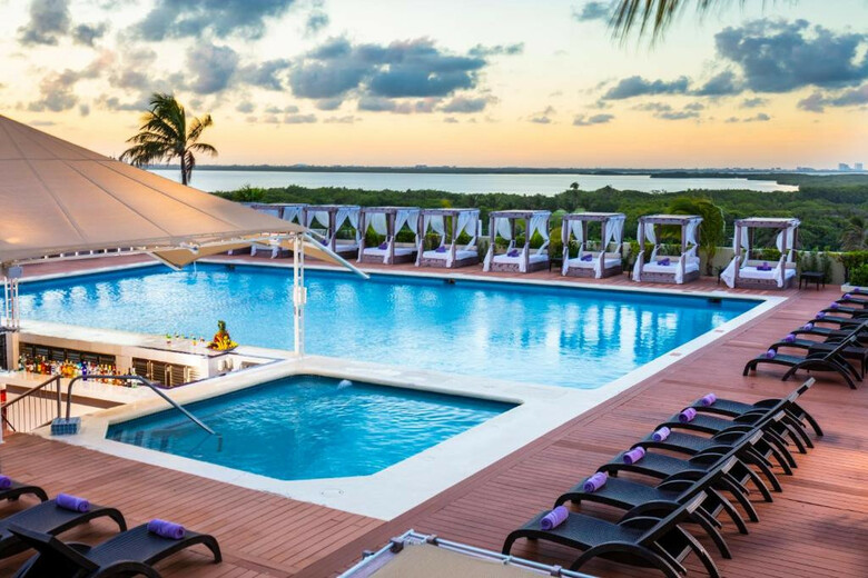 Hotel Crown Paradise Club Cancun All Inclusive
