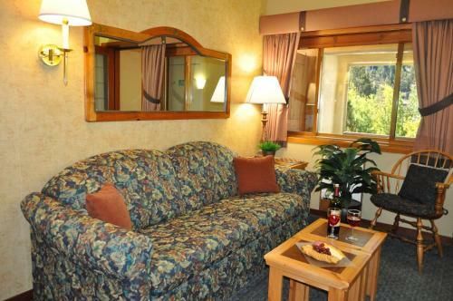 Hotel Olympic Village Inn
