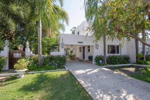 Three Bedroom Action Home By Angel