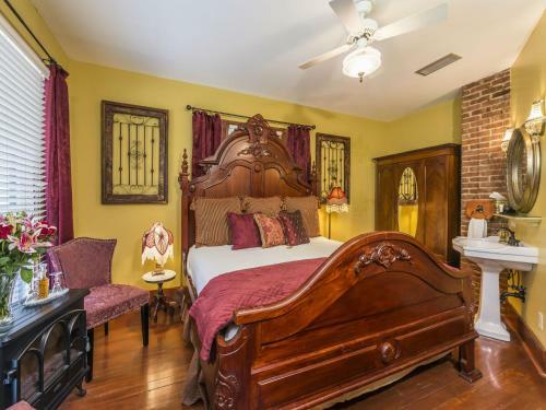 Carriage Way Bed & Breakfast