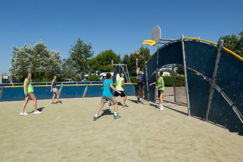 Camping Les Blancs Ch�nes