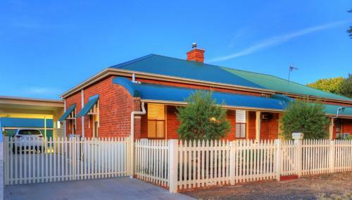 Endeavour Court Motor Inn