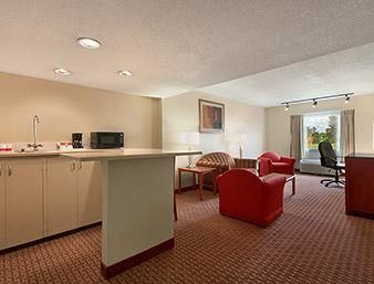 Ramada Burlington Hotel And Conference Center