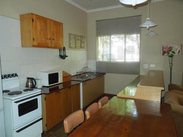 Hostal Lilac Lodge-purple House