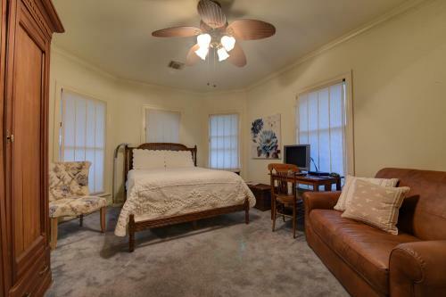 A Chateau On The Bayou Bed & Breakfast