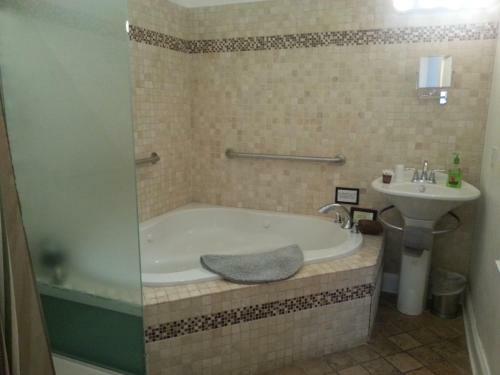 Ray's Bucktown Bed And Breakfast