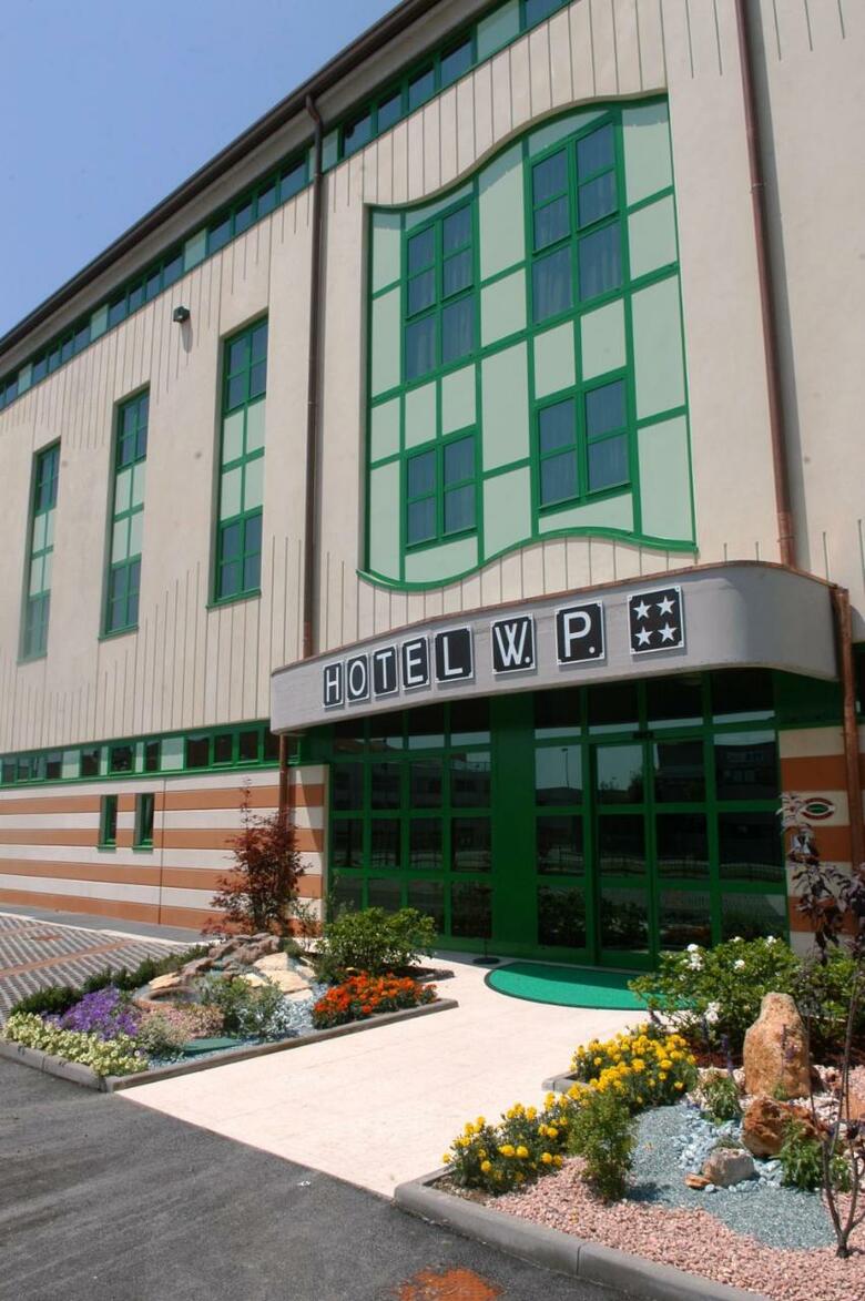 West Point Airport Hotel