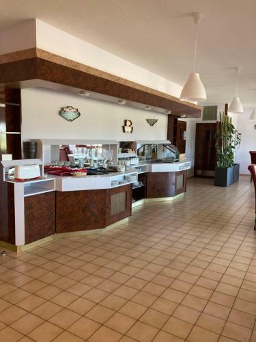 Hotel Nb H�tel Restaurant Moulins