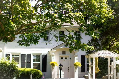 Posada Historic White Blossom House
