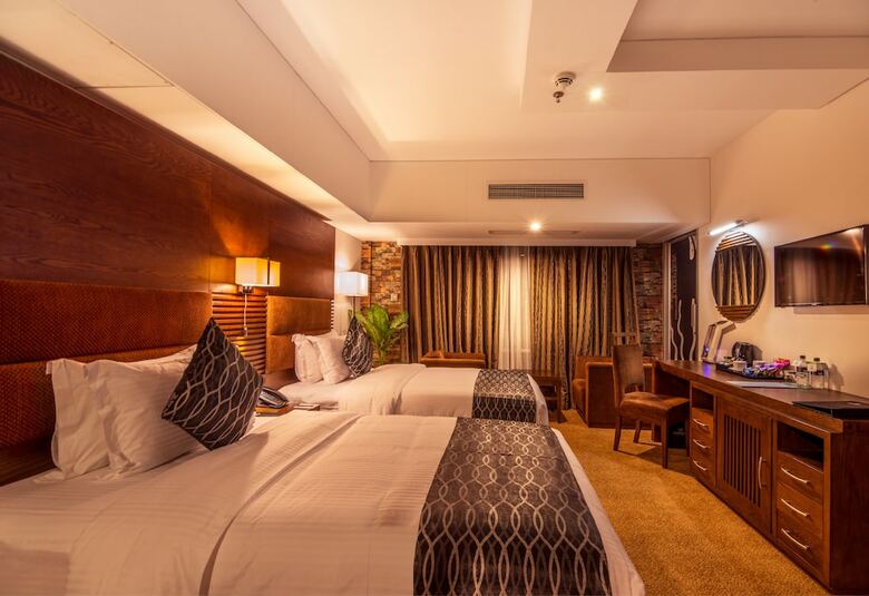 Hotel Long Beach Suites Dhaka