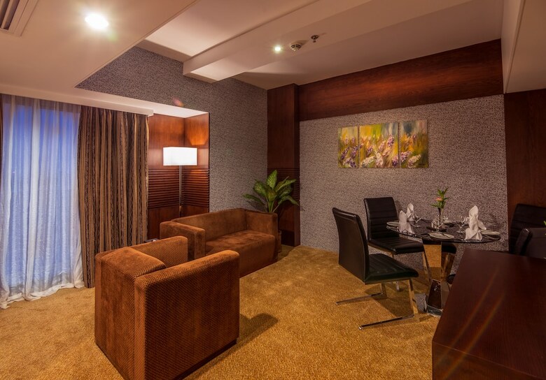 Hotel Long Beach Suites Dhaka