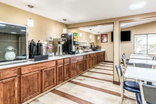 Motel Red Carpet Inn And Suites - Gastonia