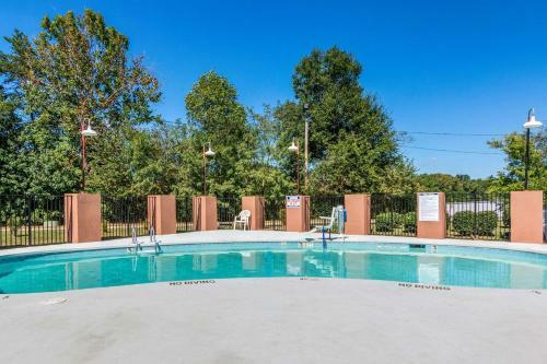 Motel Red Carpet Inn And Suites - Gastonia
