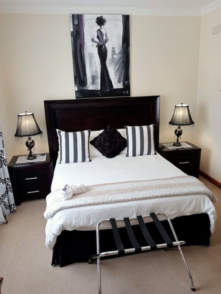 Hostal La Barune Guest House